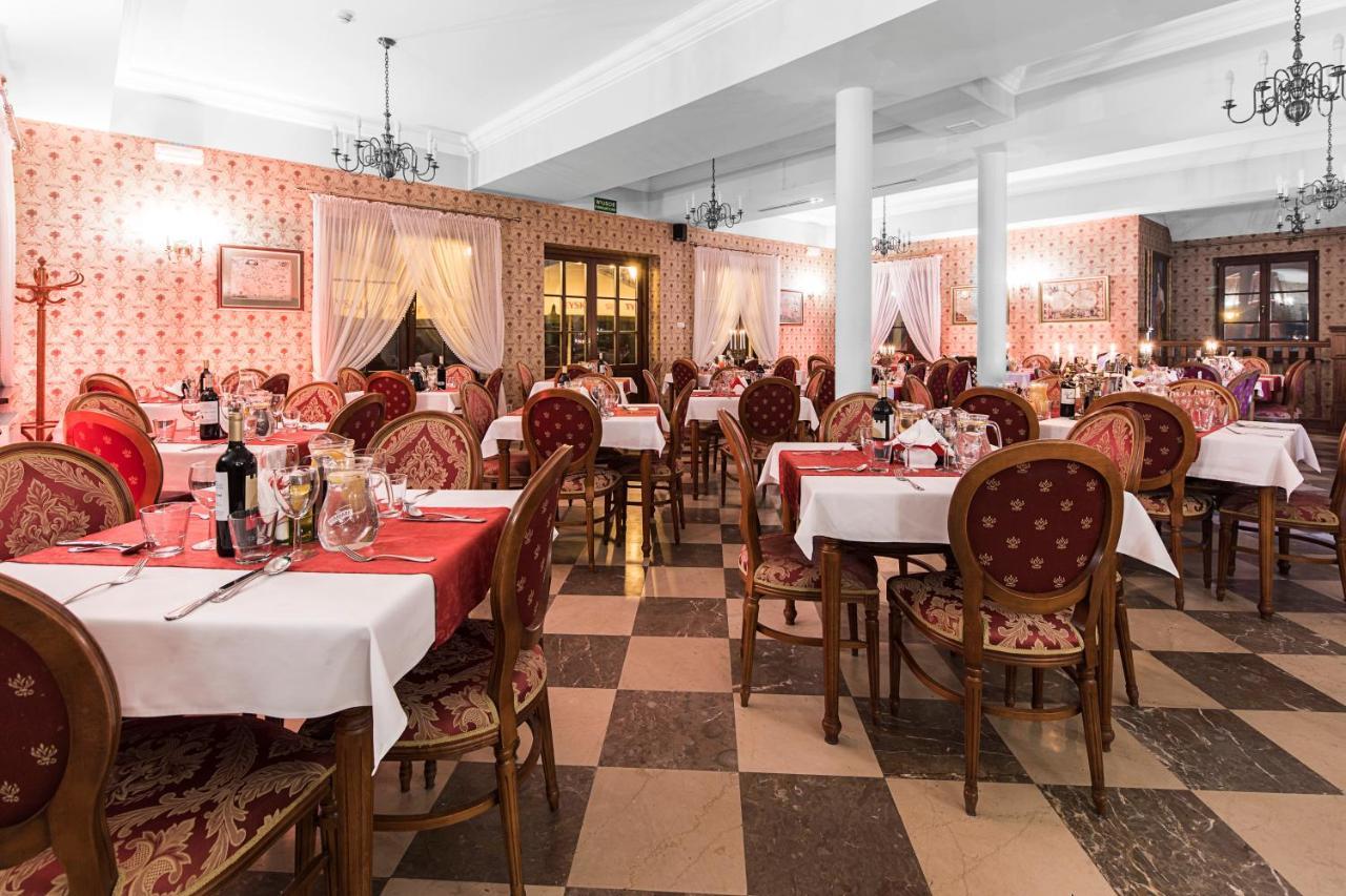 Hotel Sarmata Zespol Dworski Sandomierz Esterno foto