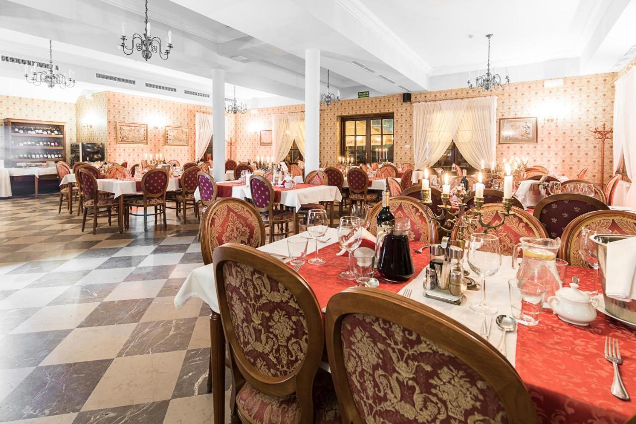 Hotel Sarmata Zespol Dworski Sandomierz Esterno foto